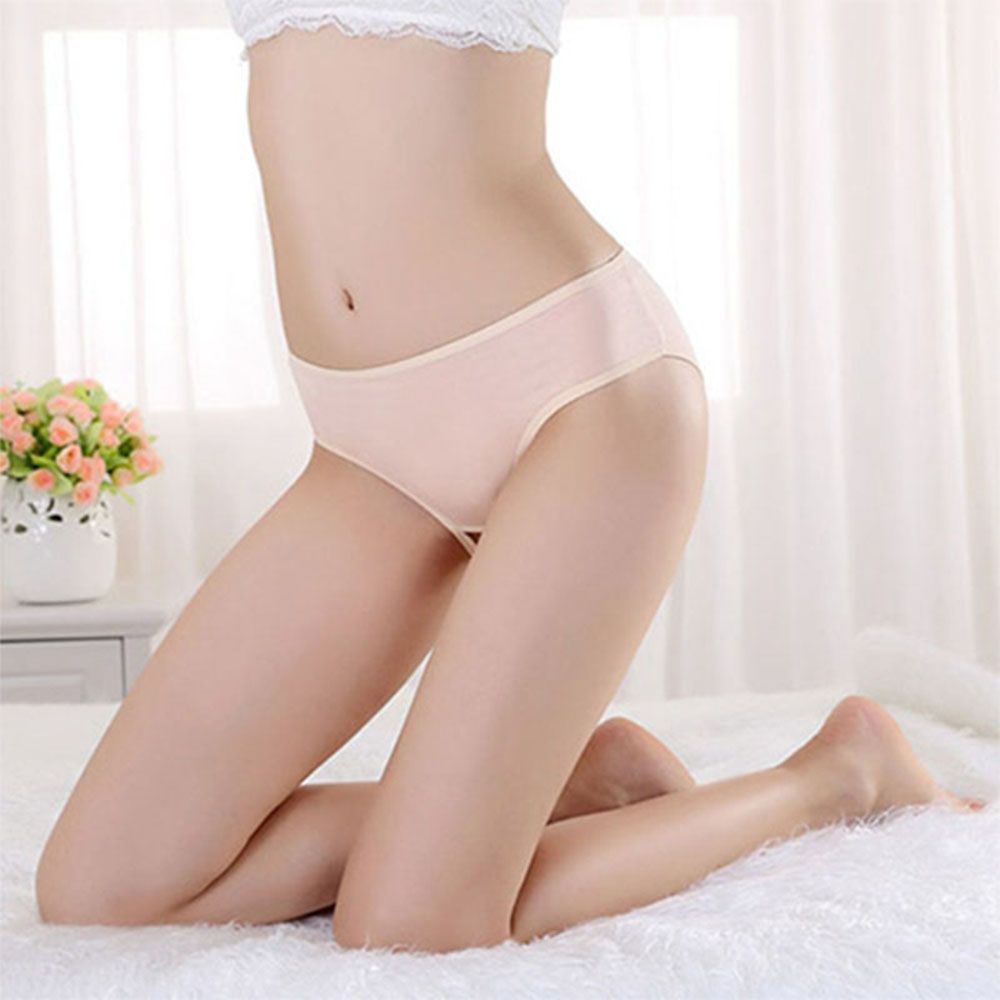 Quần lót hở mông nhiều màu sắc quyến rũ cho nữ
