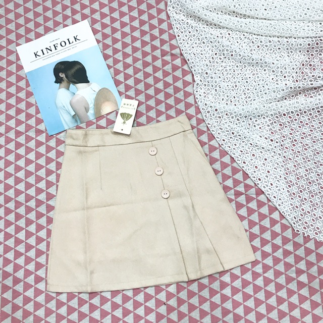 CHÂN VÁY CHỮ A PHỐI NÚT HÀNG QUẢNG CHÂU