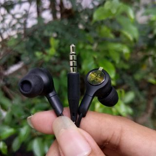 Tai nghe LG V30 B&O có núm phụ tặng cáp micro usb, type c