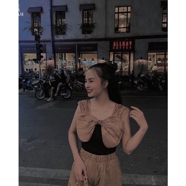 𝐂𝐎́ 𝐒𝐀̆̃𝐍. Áo Quai Nơ Lụa To Sang Chảnh