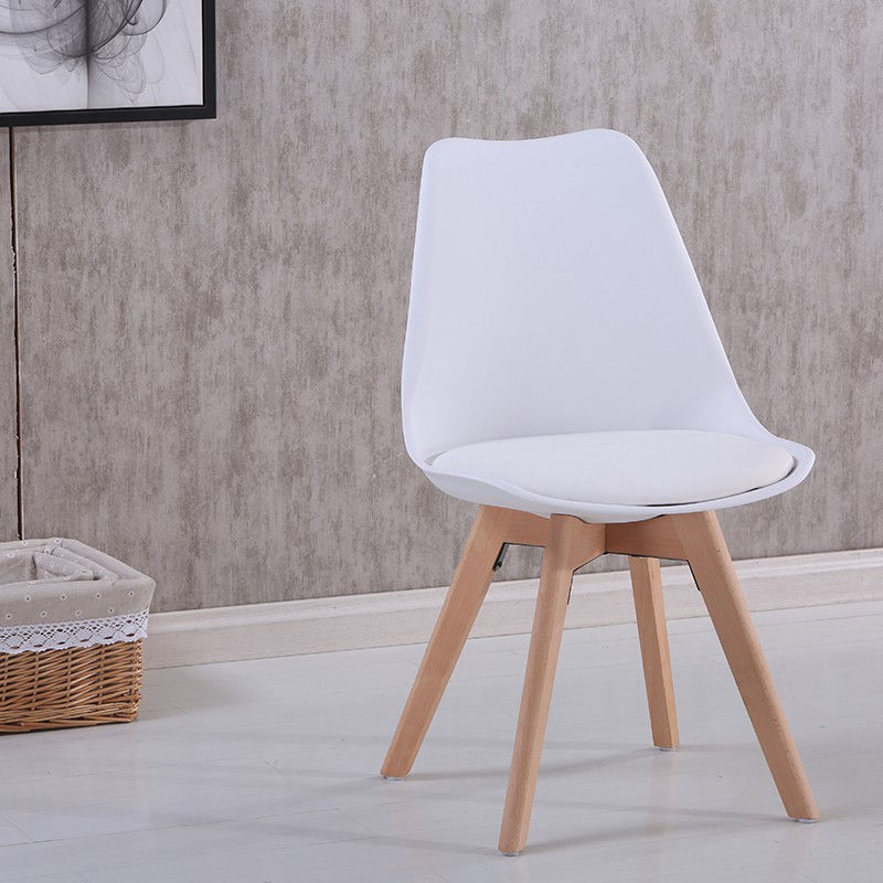 Ghế Eames lưng nhựa chân gỗ có nót nệm êm ái