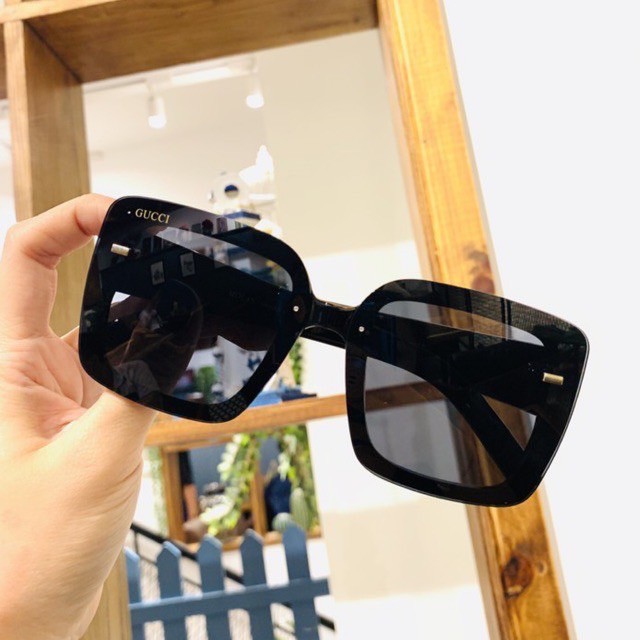 KÍNH GỌNG VUÔNG TRÀN VIỀN MONL B225