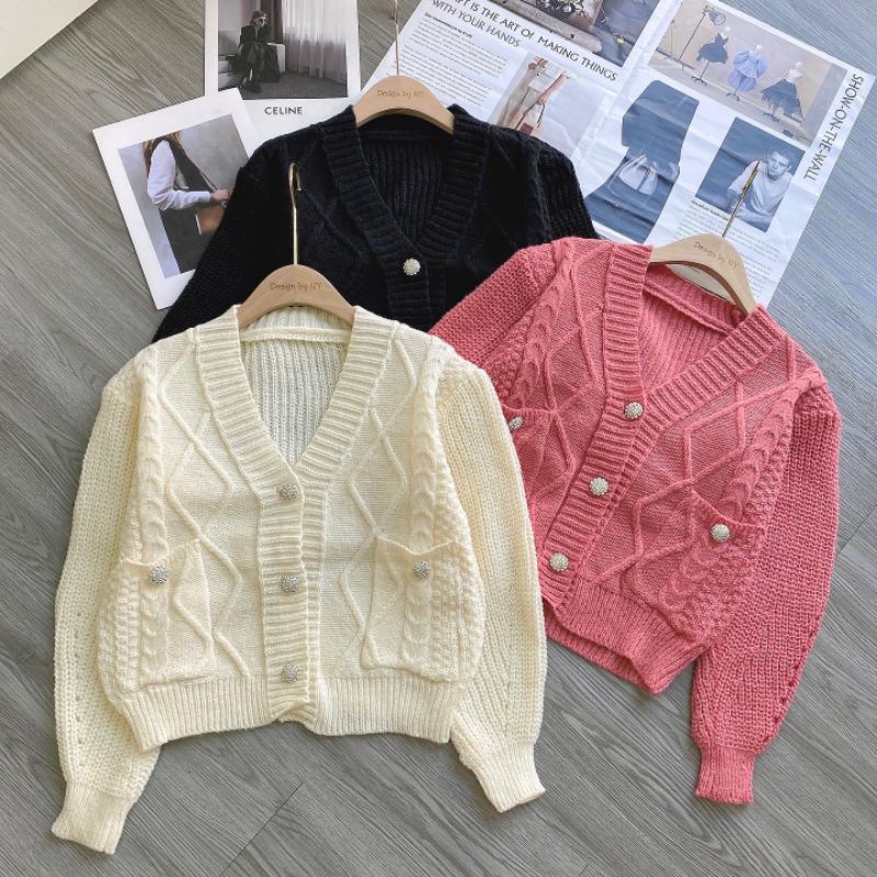 Áo khoác len cardigan cổ tim khuy đá.