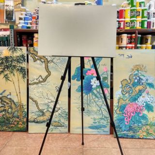 Giá sắt với bảng vẽ A2