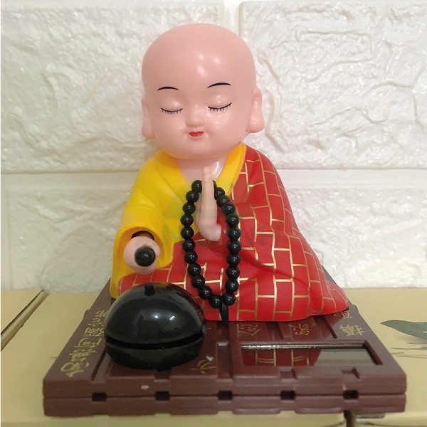 Tượng Chú Tiểu Gõ Mõ Gật Đầu Sử Dụng Năng Lượng Mặt Trời, Tượng Sư Thầy Gõ Mõ