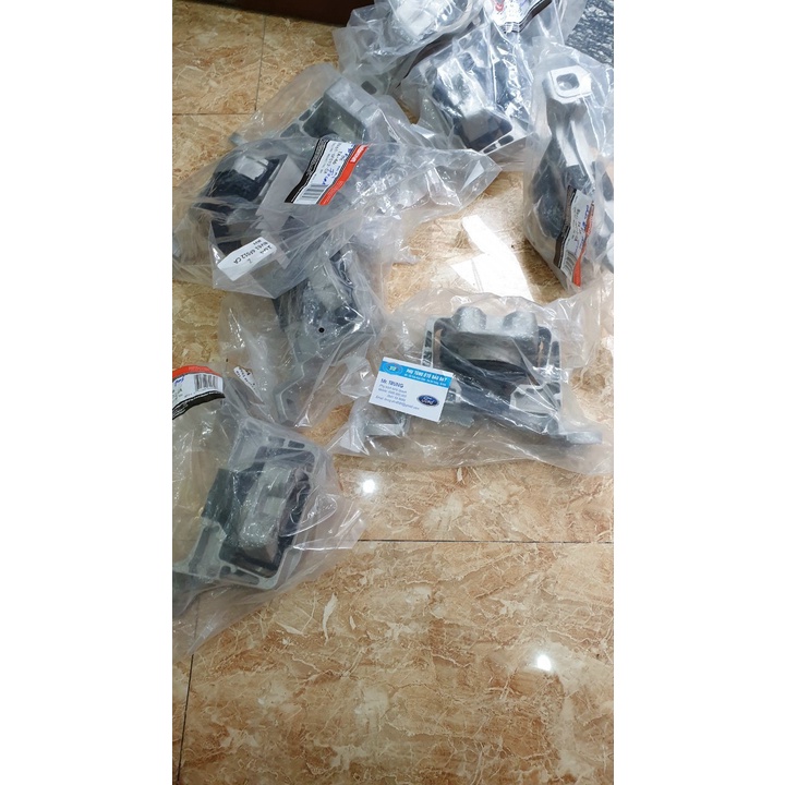 Chân máy trước phải Focus 2010 máy xăng - hàng Ford OEM - 3M516F012AF