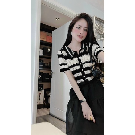 ÁO THUN NỮ, ÁO CỘC CỔ BẺ POLO KẺ ĐEN TRẮNG THIẾT KẾ LỖ LƯỚI NHỎ KIỂU CÀI KHUY PHONG CÁCH VINTAGE HÀN QUỐC