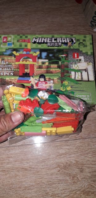 Lắp ráp 1 hộp LegoMineCraft 1810 có nhiều chi tiết bằng nhựa ABS