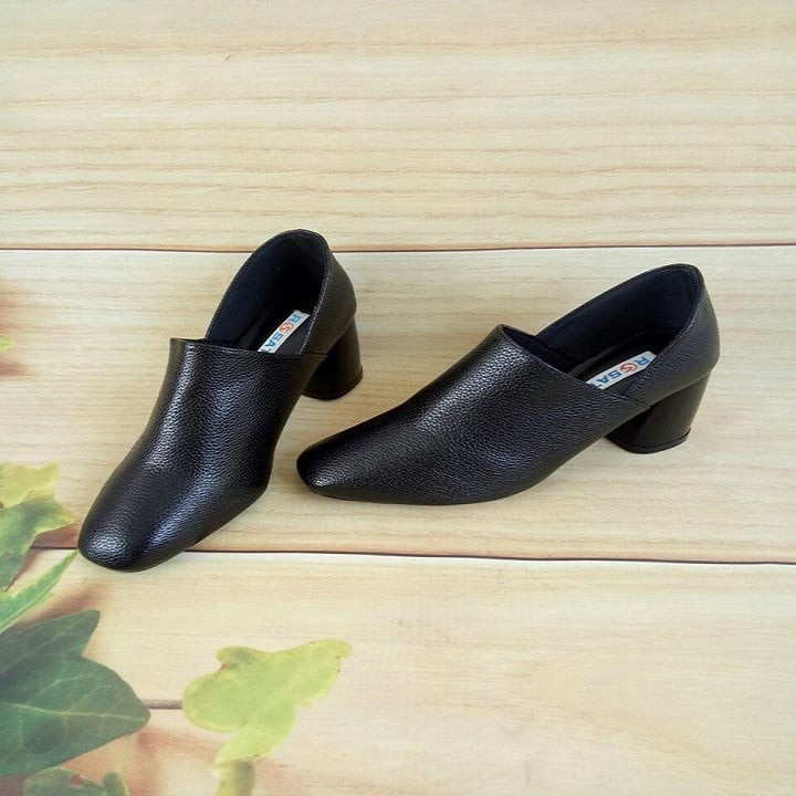 Giày boot nữ cổ thấp đế cao 6cm hàng hiệu rosata màu đen thời trang ro189 | BigBuy360 - bigbuy360.vn