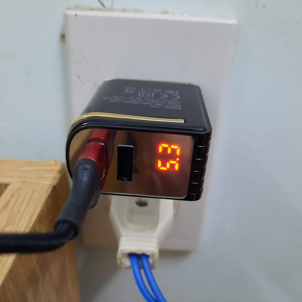 Củ sạc điện thoại Sạc Nhanh 2 Cổng 2.4A Đèn Led 12w Hoco C39