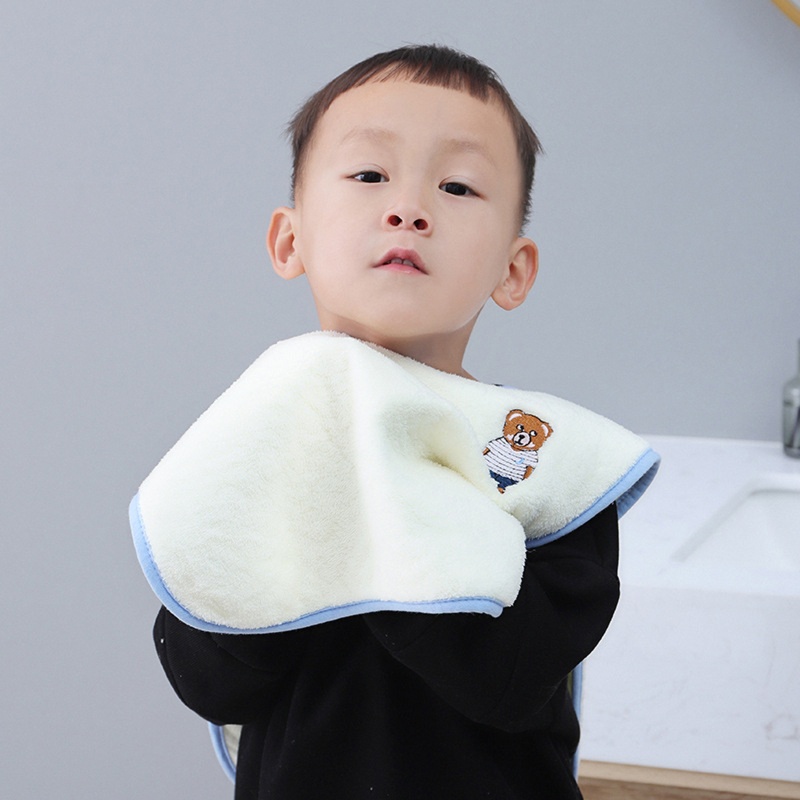 Yếm Ăn Chống Thấm Nước Tiện Lợi Cho Bé