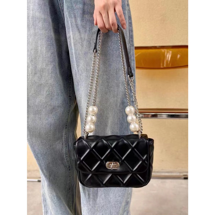 Túi Xách Đeo Vai Kiểu Vuông Nhỏ Đính Đá Phối Dây Xích Thời Trang Sang Trọng