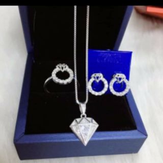 BỘ TRANG SỨC KHỐI KIM CƯƠNG BẠC
