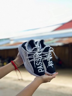 Giày thể thao human race