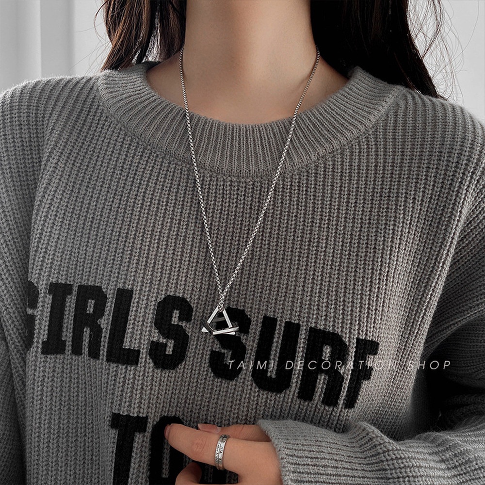 Vòng Cổ Nam Nữ Bằng Thép Titan Phối Mặt Tam Giác Đơn Giản Cá Tính Phong Cách Hip Hop