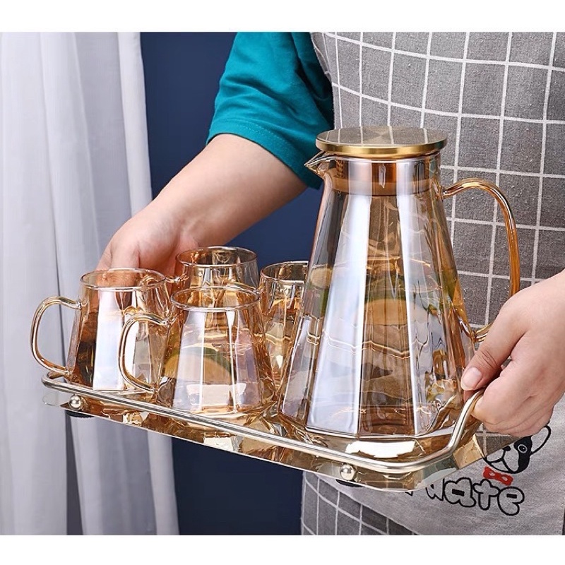 Combo bình đựng nước uống thuỷ tinh 6 cốc vàng vân sọc và khay kim loại mạ vàng