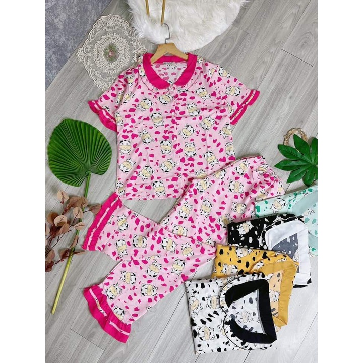 Set bộ lụa áo tay ngắn và quần dài viền bèo hình bò sữa