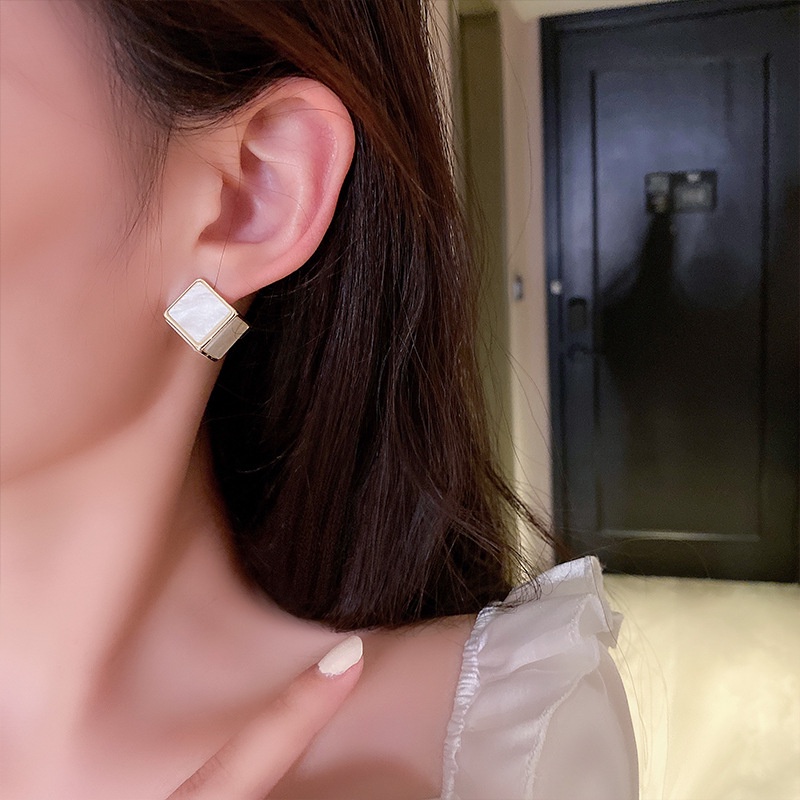 Khuyên Tai Hình Khối Lập Phương Bằng Hợp Kim Màu Trắng Phong Cách Hàn Quốc Thời Trang Cho Nữ