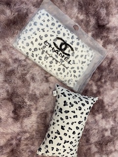 Gối chanel da báo