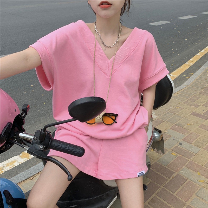 Set đồ hai món gồm áo cổ chữ V buộc dây sau lưng + quần short thời trang mùa hè 2022 cho nữ