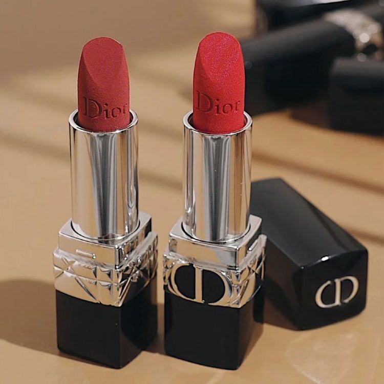 Son môi Dior màu xanh dương vàng 999/520