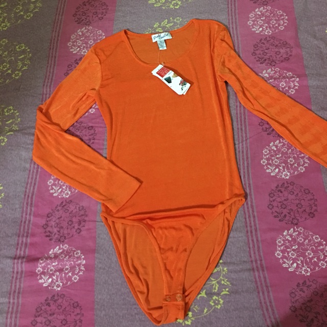 Pass áo bodysuit newtag Hàn quốc màu cam 150k
