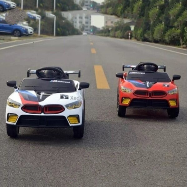 Oto điện trẻ em 808 kiểu dáng BMW cao cấp tự lái và điều khiển từ xa