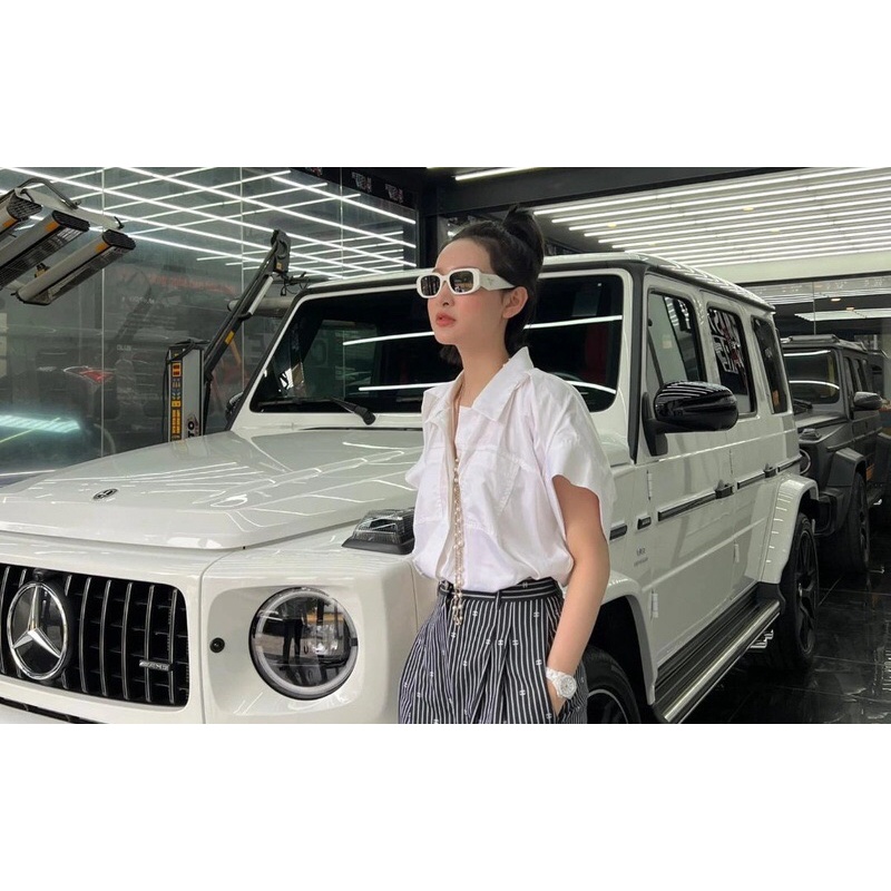 Kính rộng trắng Hiền Hồ