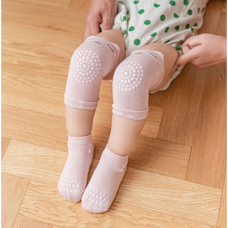 Set vớ + tất tập bò cho bé chống trợt