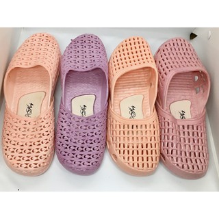 Dép Sục Nhựa Lỗ Dẻo Họa Tiết Đi Mưa Bít Mũi Nữ [ FORM NHỎ LẤY LÊN 1 SIZE NHÉ ]