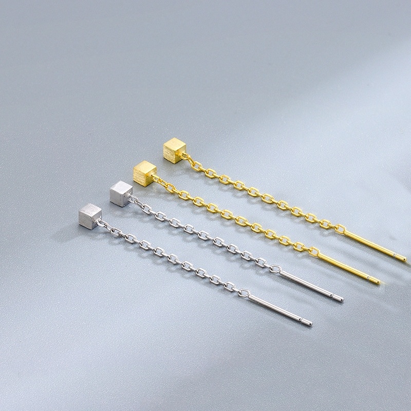 Khuyên tai titan thả tòn ten mặt vuông nhỏ không đen gỉ (1 đôi)