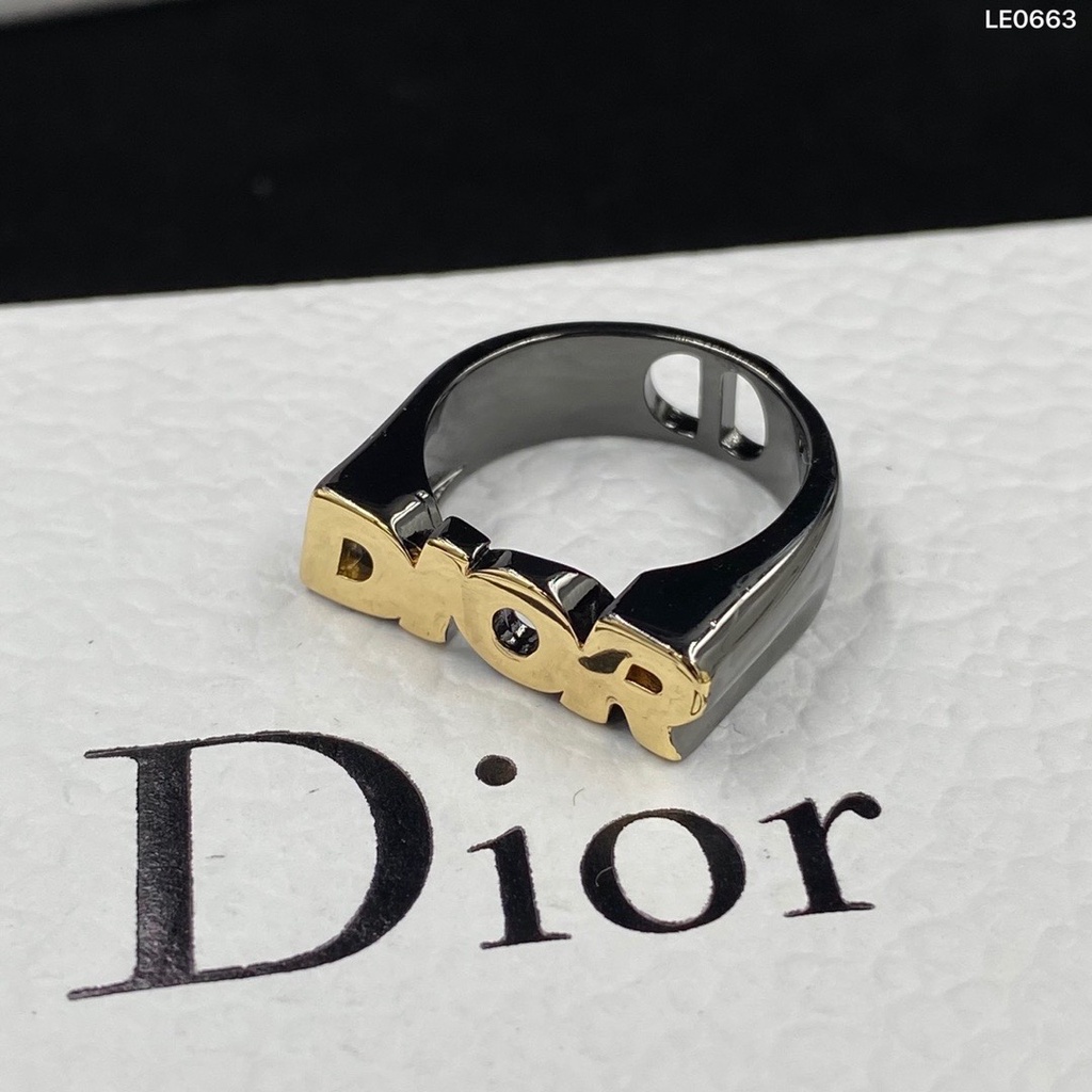 Nhẫn Thời Trang Dior Có In Chữ Phiên Bản Cùng Xu Hướng Thời Trang Đẹp Tinh Tế