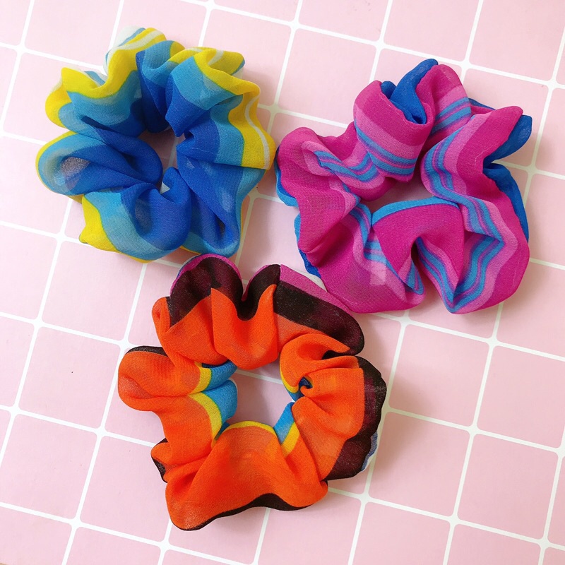 Scrunchies vải sọc cầu vồng