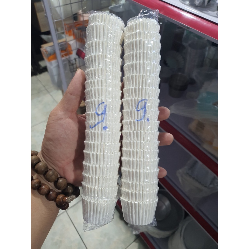 Cup giấy nến trắng 8cm - 9cm .