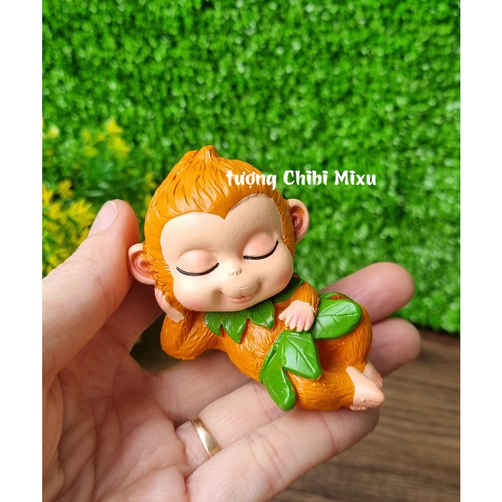 Bộ 04 chú Khỉ con kèm chân đế giả gỗ size nhỏ