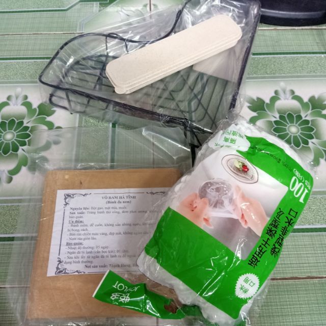 COMBO 1 KỆ, 1 KHĂN Ủ TÓC,1 HỘP THÌA ĐŨA