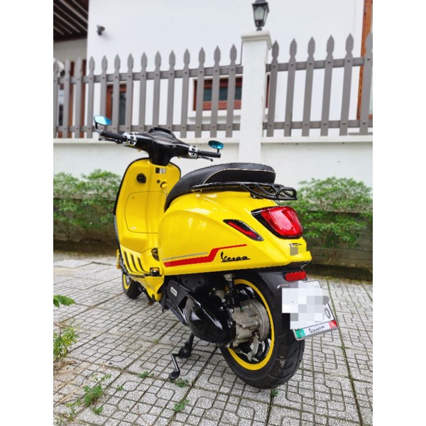 Baga Vespa cong Sprint / GTS / Đen / Crom