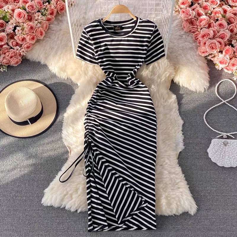 Đầm xẻ tà dáng maxi chất thun sọc trắng đen, đầm thun xẻ tà nhúng nơ