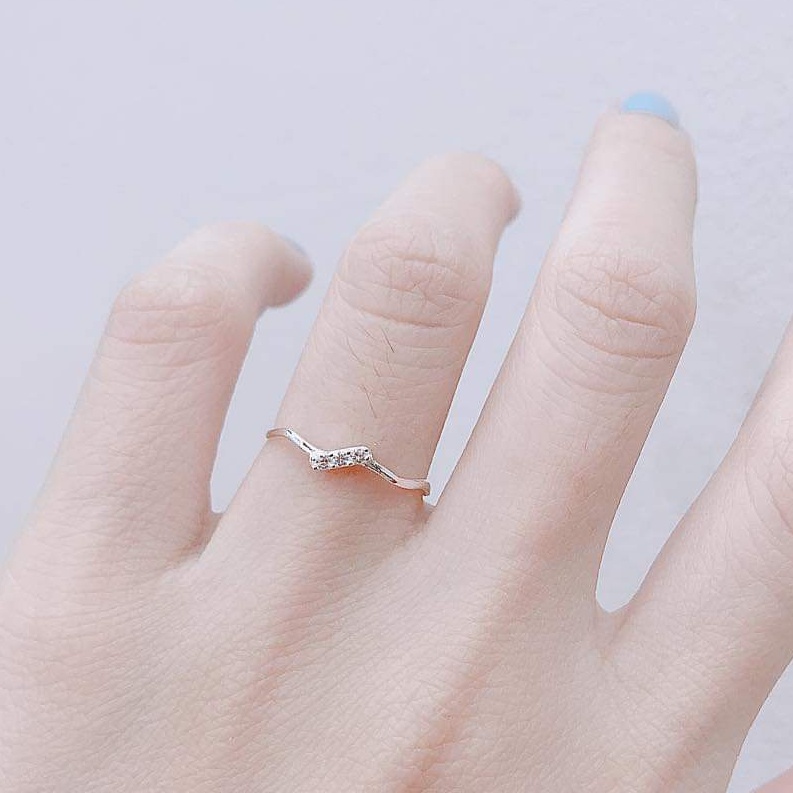 Nhẫn Bạc Nhẫn sóng mảnh điểm đá nghiêng Van Jewelry V10741