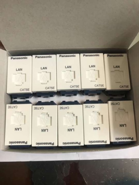 Ổ cắm mạng panasonic WEV2488SW-CAT5