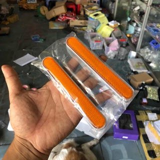 Mắt mèo phản quang loại dài dán phuộc trước mọi xe