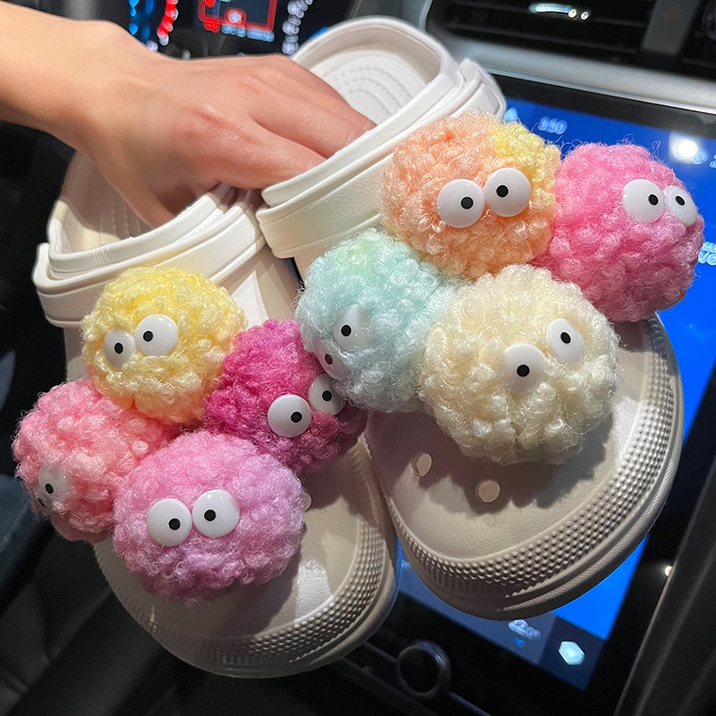 Đồ Trang Trí Giày crocs Đính Quả Cầu Lông Xù Đáng Yêu Dành Cho Nữ DIY