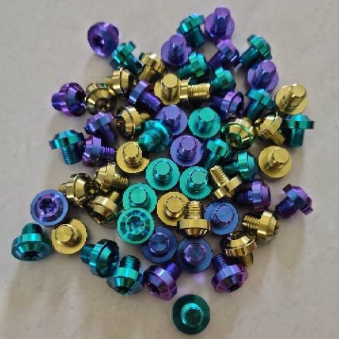 Ốc chân gương, chân kính titan GR5 10li10 đầu dù gắn Wave, Sirus, Winner X, Exciter 150 và nhiều dòng xe tương thích