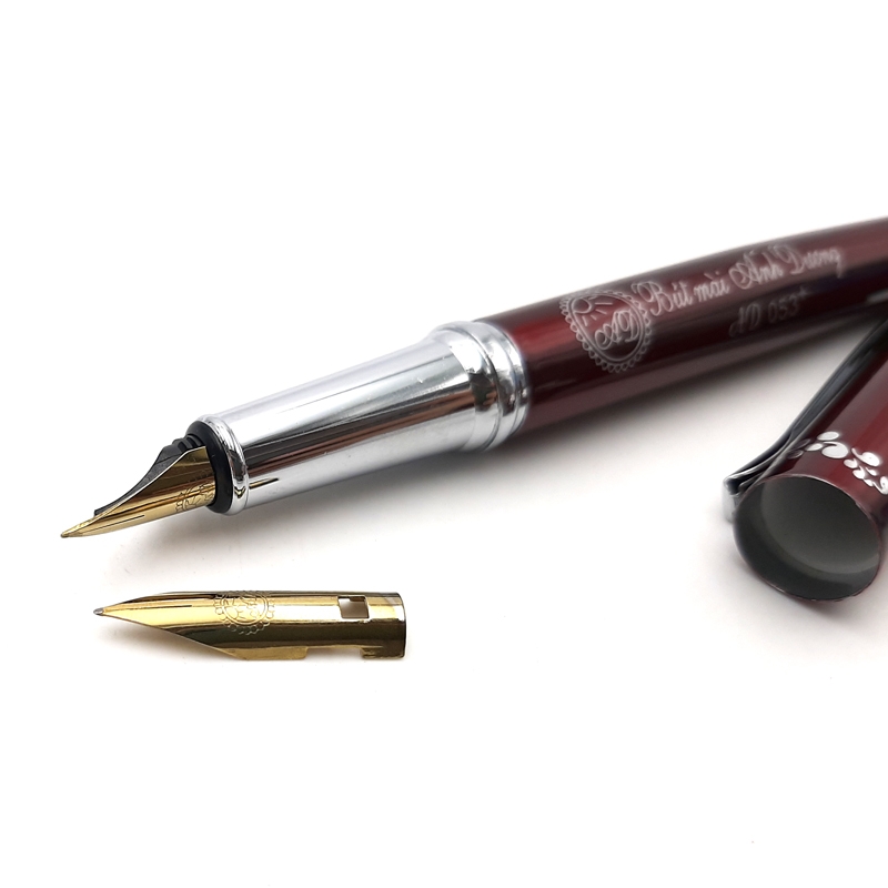 Bút Mài Ánh Dương 053+ (Ngòi Vàng) - Mẫu 2 - Thân Bút Màu Đỏ