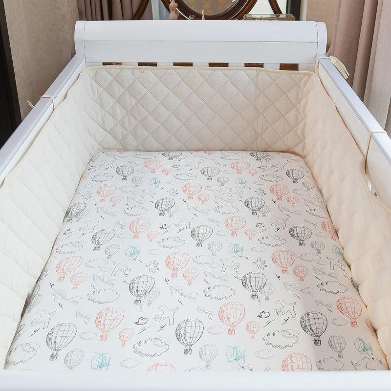 Đệm lót nôi êm ái bảo vệ an toàn cho bé có thể tháo rời