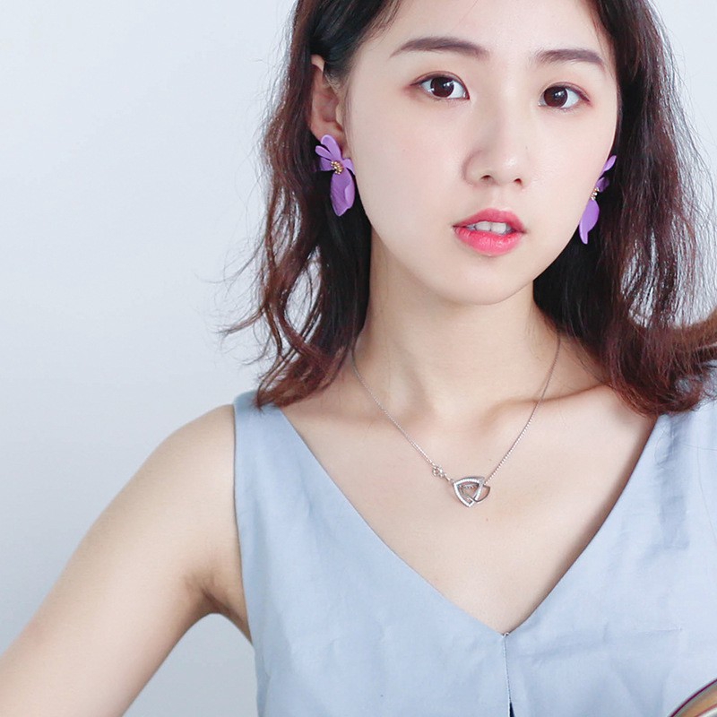 Đôi khuyên tai hoạ tiết hoa lớn phong cách Hàn Quốc thanh lịch