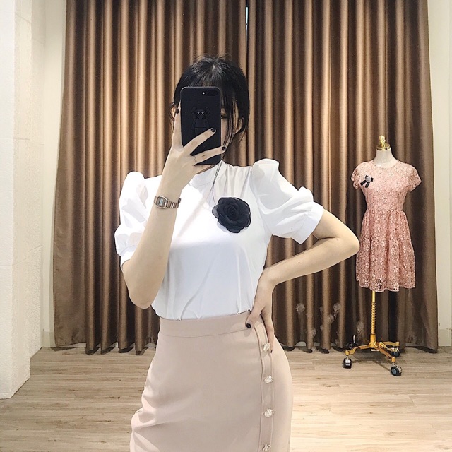 Áo sơ mi tay bồng tặng kèm hoa cài
