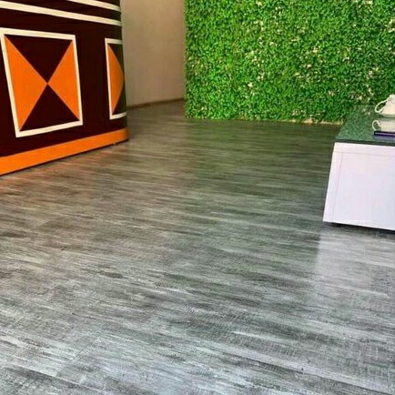 SÀN NHỰA GIẢ GỖ THẾ HỆ MỚI SẴN KEO TỰ BÓC DÁN SIÊU DÍNH