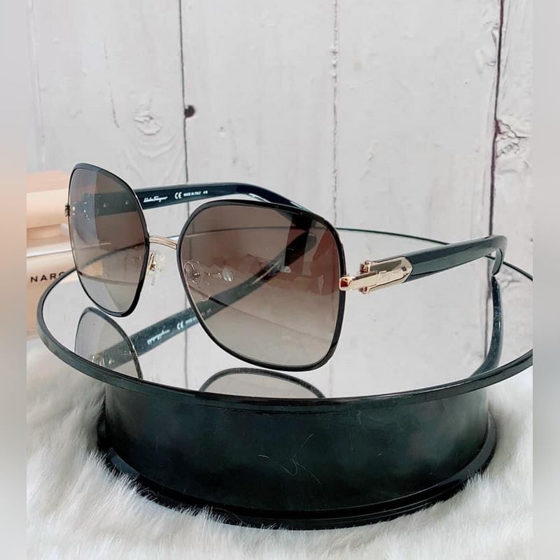 Kính Mát Salvatore Ferragamo SF150S  Light Gold Black  Biểu tượng thời trang cao cấp