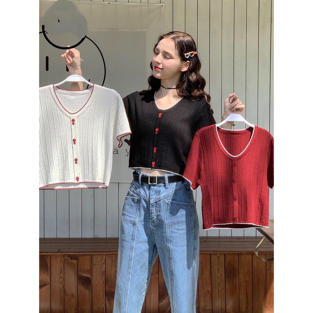 Áo len croptop cúc đôi